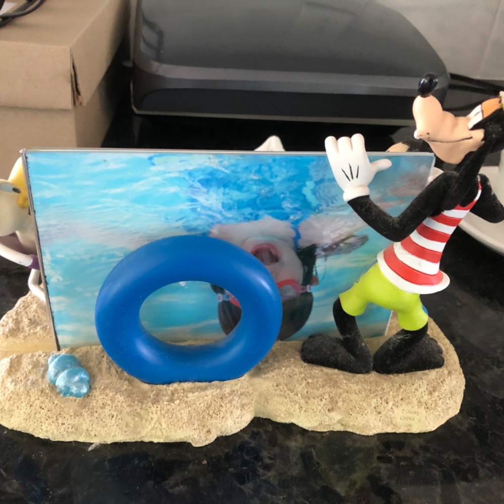 Disney - Picture 3 of 4